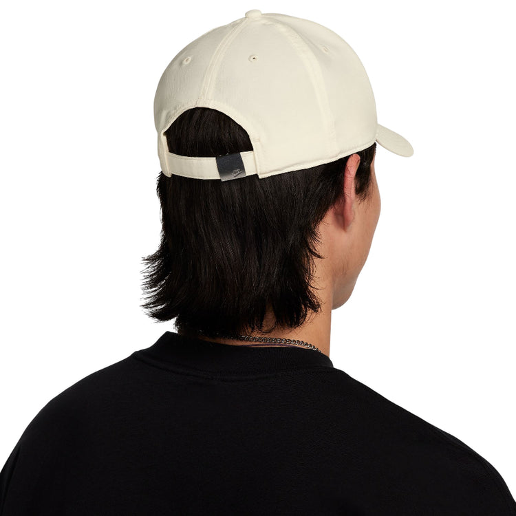 NIKE Dri-FIT Club Structured Metal Logo Cap White FB5371-113