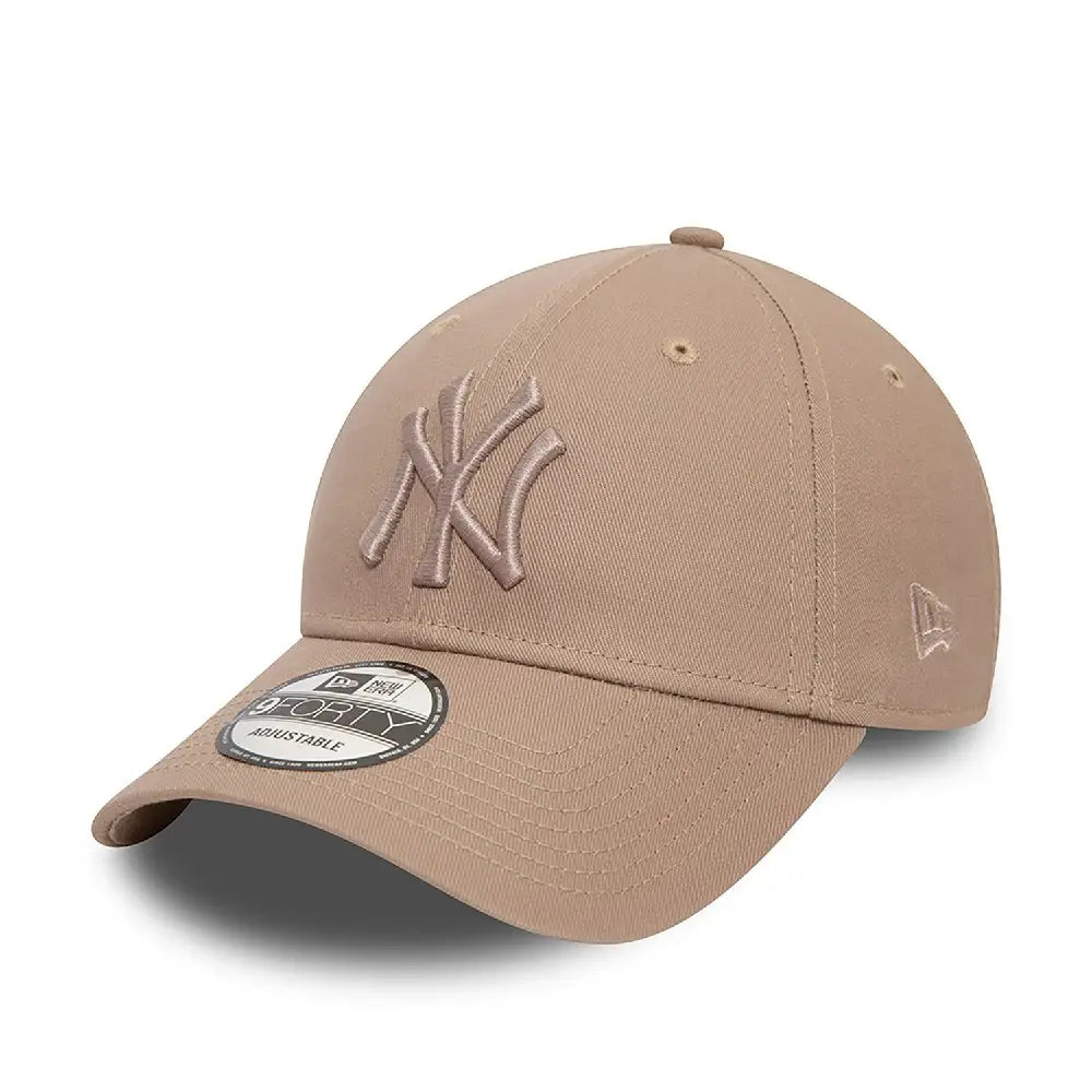 NEW ERA New York Yankees League Essential Pastel Brown 9Forty Adjustable Cap 60503374