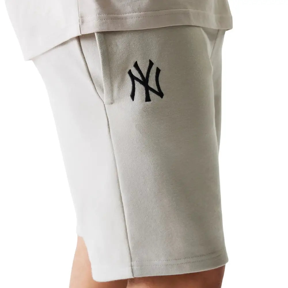 NEW ERA New York Yankees MLB League Essential French Terry Cream Shorts 60675755