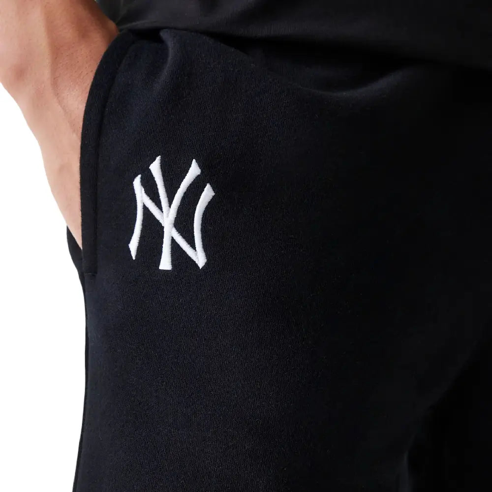 NEW ERA New York Yankees MLB League Essential French Terry Black Shorts 60675757