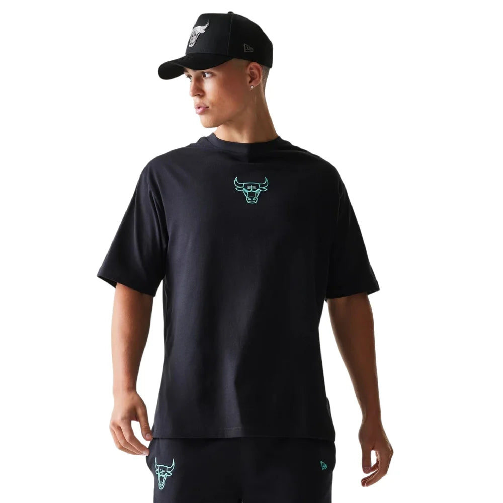 NEW ERA Chicago Bulls NBA League Essential Black Oversized T-Shirt 60771515