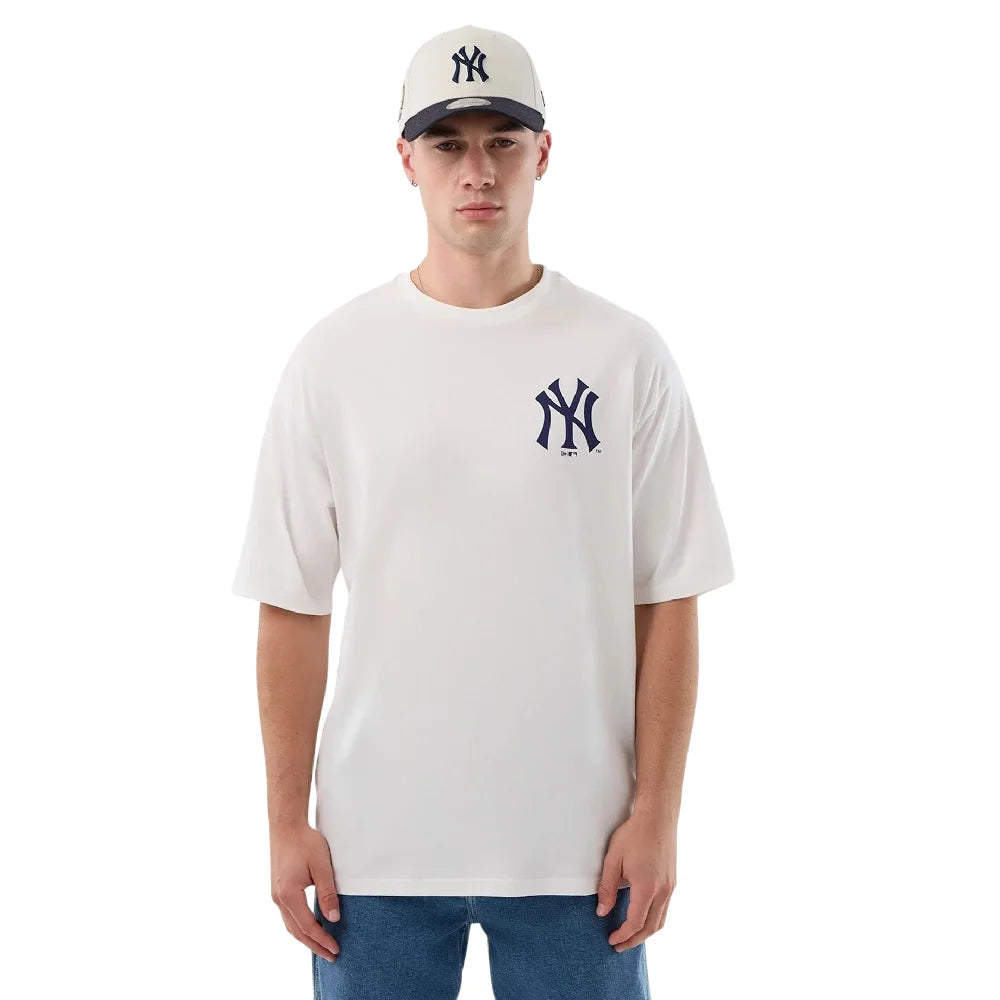 NEW ERA New York Yankees MLB Cap Graphic White Oversized T-Shirt 60856148