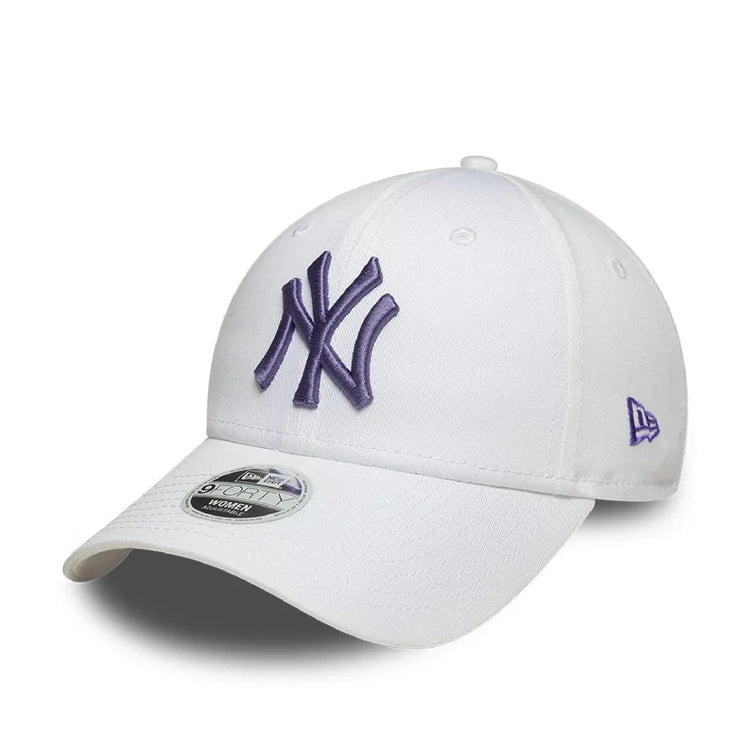 NEW ERA New York Yankees Womens MLB League Essential White 9FORTY Adjustable Cap 60856373