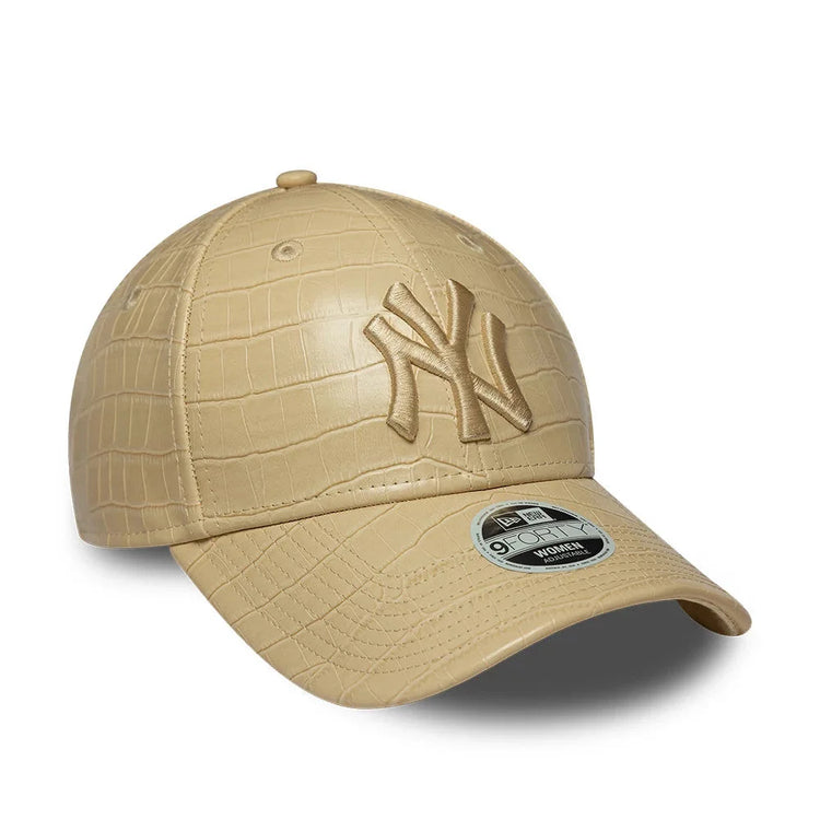 NEW ERA New York Yankees Womens MLB Pattern PU Light Beige 9FORTY Adjustable Cap 60915858