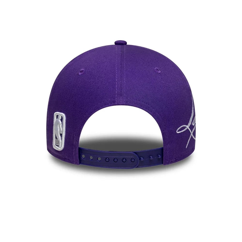 NEW ERA LA Lakers NBA Side Script Purple 9FORTY M-Crown Adjustable Cap 60915953