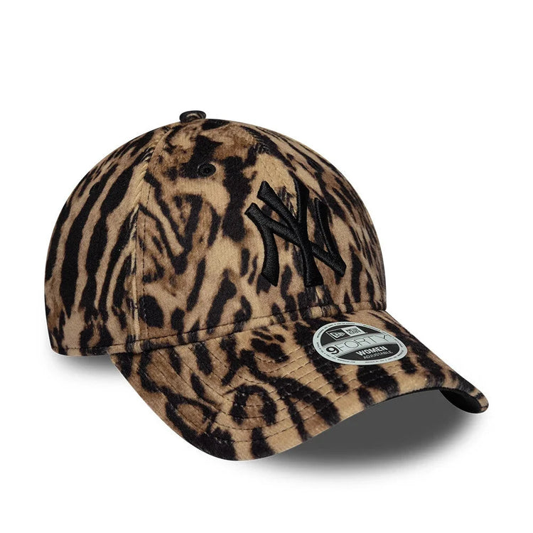 NEW ERA New York Yankees Womens MLB Ocelot Print Black 9FORTY Adjustable Cap 60960344