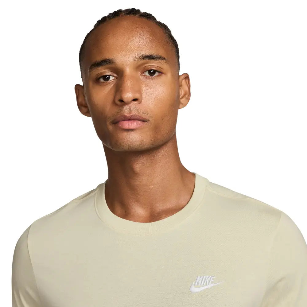 NIKE Sportswear Club T-Shirt Brown AR4997-229