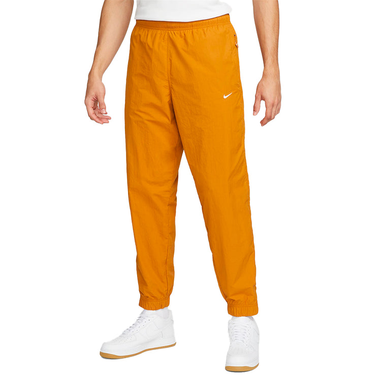 NIKE M NK SOLO SWSH WVN TRK PANT DQ6571-754