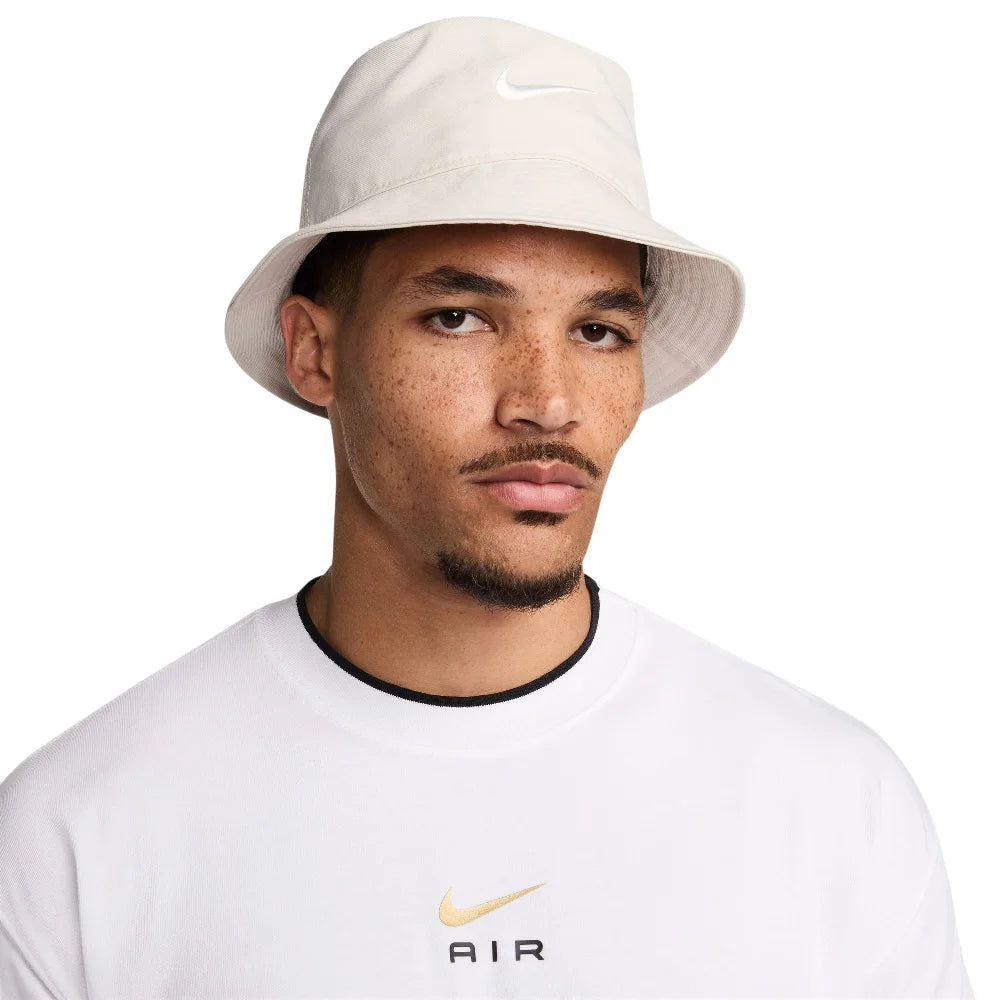 NIKE Apex Swoosh Bucket Hat White FB5382-104