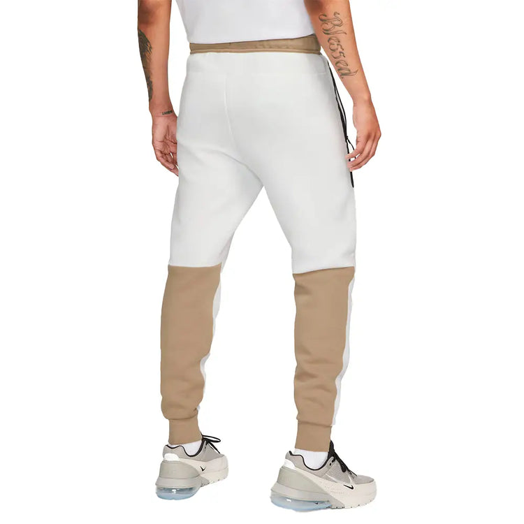 NIKE Sportswear Tech Fleece Slim Fit Pant FB8002-121