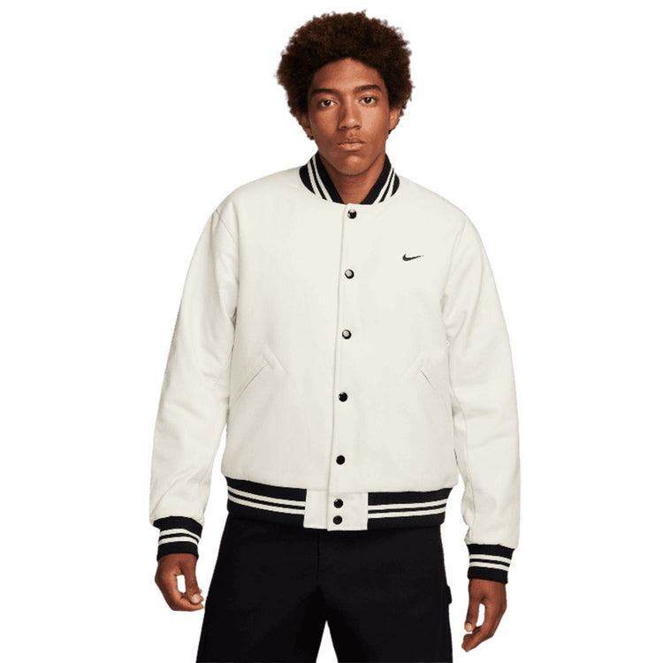 NIKE M NK AU VARSITY JKT LTHR SLV FD7845-133