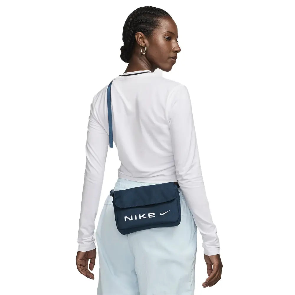 ★Nike★ Sportswear Futura Crossbody Bag 1L Armory Navy Whit Sportswear Futura Crossbody Bag (1L) - Urban Jungle