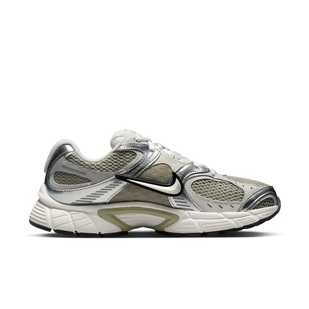 NIKE Nike V5 RNR Sneakers with Reflective Accents Green HQ7901-301