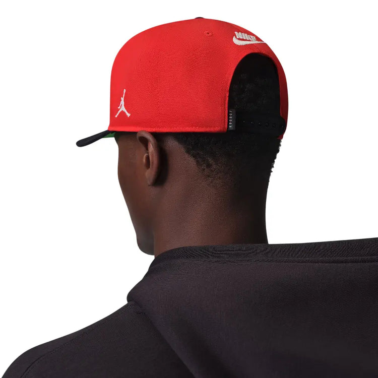 JORDAN Essentials Pro Structured Flat Bill Hat Red IF3508-673